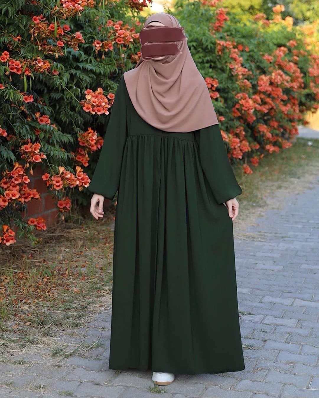 Green kuchi Abaya With Stoller